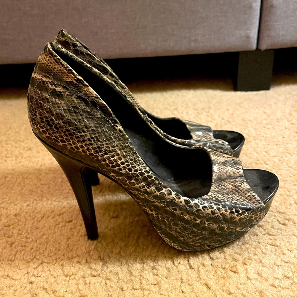 Jessica Simpson faux snakeskin pumps